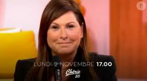 Photo : L'animatrice Evelyne Thomas, en larmes et le visage gonflé dans la  bande annonce de C'est mon choix dont le retour sur Chérie 25 est prévu  pour le 2 novembre 2015