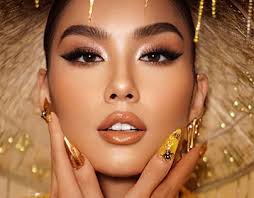 Nationalcostume Projects :: Photos, videos, logos, illustrations and  branding :: Behance