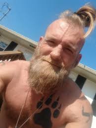 Killing alligator snapping turtle with axe