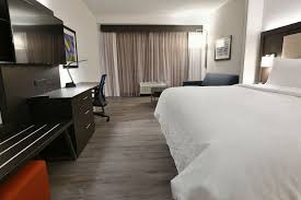 Praktische informatie over de belangrijkste bezienswaardigheden, reistips, accommodatie en meer. Holiday Inn Express Suites Jersey City Holland Tunnel An Ihg Hotel In Jersey City Hotel Rates Reviews On Orbitz