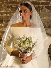 Every detail about meghan markle's givenchy royal wedding dress. Sewing Queens Recreate Meghan Markle S Designer Wedding Dress In Under 12 Hours Express Digest