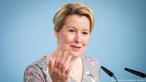 Familienministerin franziska giffey (spd) tritt mit sofortiger wirkung zurück. Corporate Germany Has A Woman Problem And The Pandemic Is Making It Worse Business Economy And Finance News From A German Perspective Dw 26 10 2020