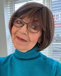 Lesley Wilcox's Instagram, Twitter & Facebook