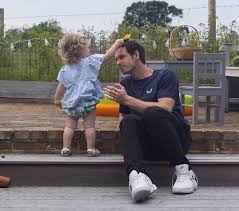 Sir andrew barron murray obe (born 15 may 1987) is a british professional tennis player from scotland, known as andy murray. Andy Murray Gives Fans A Rare Glimpse Of Family Life With His Two Daughters Daily Mail Online