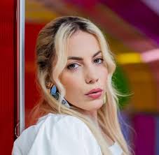 Her birthday, what she did before fame, her family life, fun trivia facts, popularity rankings, and more. Fruher Teenie Star Nun Zeitreisende Lafee Wagt Ein Comeback Welt