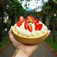 Tarte Chocolat Blanc Citron Vert Et Fraises Menubistronomique Chocolat Chocolatblanc Chocolate Citronvert Lime Fraise De Desserts Food Cheesecake