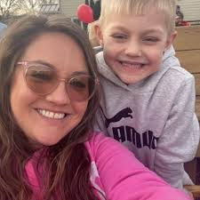 Eva Ledford's Instagram, Twitter & Facebook