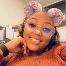 Abby Barrow's Instagram, Twitter & Facebook