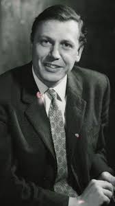 Happy 100th Birthday to Sir David Attenborough! 🎂🌿🌎