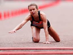 From october 17 to november 1, streets around the world were flooded with thousands of runners as they participated in the 2020 virtual tcs new york city marathon. Hayley Carruthers Collapsed Inches Before The London Marathon Finish