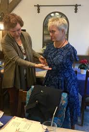 Doch die mittel reichen nicht mehr aus und müssen deutlich erweitert werden, so die ergebnisse der. Schneiderin Christine Obering Aus Marienmunster Hielt Vortrag Bei Conterganbetroffenen Schicke Mode Fur Menschen Mit Behinderung Gibt S Kaum Von Der Stange Kamen