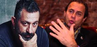 Mfö'nün sen neymişsin be abi? şaşkınlığının ayhan sicimoğlu'na yapılan bir şarkı olduğunu mazhar alanson o dönem açıklamıştı. Ayhan Sicimoglu Cem Yilmaz Ile Uzaktan Sevisiriz Turkiye Aktuel