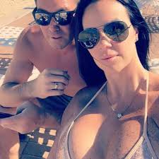 DO YOU USE BOTTLED WATER OR TAP WATER TO MAKE YOUR COFFEE.???