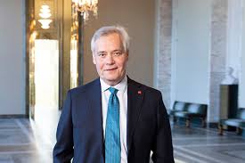 Till vardags är han riksdagens talman, här under en partiledardebatt i riksdagen. Riksdagen Valde Antti Rinne Till Forste Vice Talman