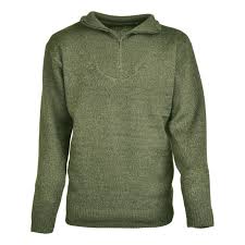 Réalisé en jersey de laine mérinos issu d'un élevage respectueux des animaux et de leur environnement. Pull Col Camionneur Kaki Idaho Le Chasseur