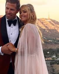 Scorupco looked stunning in a pink dress followed by skir gown. Izabella Scorupco I Karl Rosengren Galeria Zdjecie 5