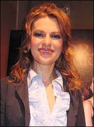 Sandra Bernhard Banters About Everything Bad and Beautiful