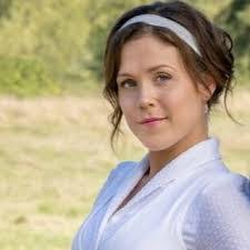 Elizabeth Thatcher's Instagram, Twitter & Facebook