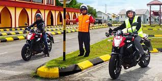 Jika tiada lesen l (b), perlu buat lesen l untuk kelas b di pejabat jpj berhampiran. Superbike License B Full