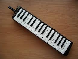 Vi driver en musikaffär med stort utbud av pianon o dyl. Melodica Wikipedia