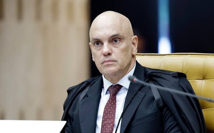 Oposição reúne assinaturas e protocola pedido de impeachment contra Alexandre de Moraes