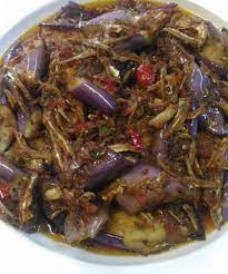 Selain dimasak balado, terong ungu juga bisa dibakar dengan olesan bumbu. Terung Goreng Berlada Paling Ringkas Sedap