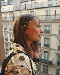 Snap Hair Clips Stacked Barrettes Neutrals Shoulder Length Hairstyle Girlfriend Is Better Clip Hairstyles Romantic Hairstyles Hair Styles