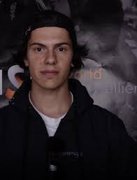 Amikor a focirajongásról szól, nagy viktor oszkár filmje elemében érzi magát. Nagy Oszkar Fise