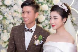 Phan văn đức cùng người bạn đời nhật linh sẽ đón cô con gái đầu lòng vào những tháng cuối năm. Ä'am CÆ°á»›i Phan VÄƒn Ä'á»©c Va Báº¡n Gai Nháº­t Linh