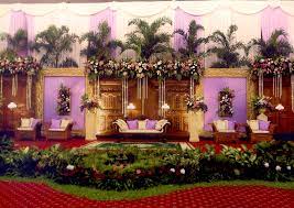 Bikin yang nikahan di gedung menyesal banget. Dekorasi Pelaminan Elegan Rumah Safa Wedding