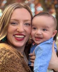 Caitlin Harris's Instagram, Twitter & Facebook