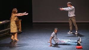 Les couronnes, les fleurs et. Caudry La Journee De La Jupe Un Spectacle Coup De Poing
