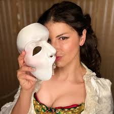 Do actors meet fans after immersive theatre shows?