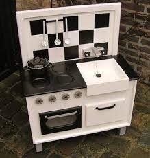 Fabriquer Une Cuisine Pour Enfant Sous Une Etoile Cuisine En Bois Enfant Cuisine Enfant Cuisine En Bois Jouet