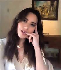 Rae Bartlett (Ohlookimgay)