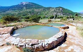 Lorsqu'ils sont trop chauds, on peut réguler la température des bassins en laissant entrer l'eau de la rivière ! 7 Sources D Eau Chaude Gratuites Ou Presque En France Momondo Discover