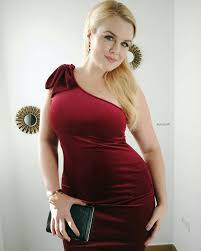 💋👄💗 Cleaning up for the new year ✨ What are your plans for NYE? @  Valencia · Lilli Luxe · Facebook