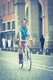 pink bars 自転車に乗る 自転車 女性