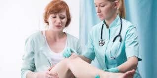 Ein bluterguss an der zunge, der mundschleimhaut oder der lippe ist schmerzhaft und störend. Bluterguss Im Knie