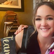 Suzanne Gibson's Instagram, Twitter & Facebook