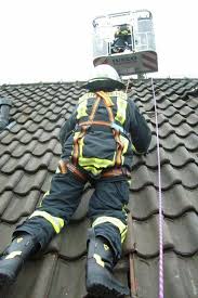 Absturzsicherung Schluss Mit Dem Dachballett Feuerwehr Feuerwehr Magazin Absturzsicherung Dach