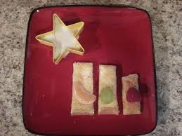 Three Kings Day Breakfast Egg In A Star Shape Toast 3 Kings With Their Fruit Gifts Gold Frankincense Fruit Gifts Christmas Advent Christmas Traditions
