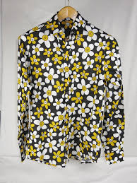 Trop souvent, les rondes ont tendance à s'habiller de noir tunique blues pour femme originale et féminine imprimé hirondelles : Trikot Pacap