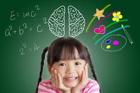 Aquela que tem impedimento de longo prazo de natureza física, mental, intelectual ou sensorial, o qual, em interação com uma ou mais barreiras, pode obstruir sua participação plena e efetiva na sociedade em igualdade de condições com as demais pessoas; Como Adaptar Atividades Para Atraso Cognitivo Ou Deficiencia Intelectual