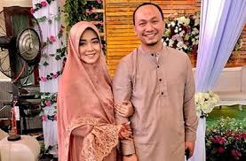 Namun jika orang tua telah meninggal dunia. Ibu Mertua Meninggal Dunia Nuri Maulida Banjir Ucapan Belasungkawa