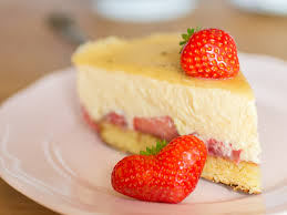 Mehl, stärke, backpulver und milch unterrühren. Einfache Erdbeer Sahne Torte Mit Marzipan Unser Sommer Unsere Desserts 1 Bloggeraktion Frau Zuckerfee