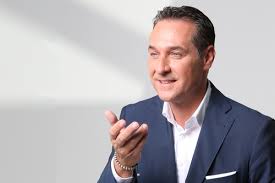 In der innenpolitik überschlagen sich seit freitagabend die ereignisse: Ein Souveraner Hc Strache Beim Puls4 Sommergesprach Freiheitliche Partei Osterreichs