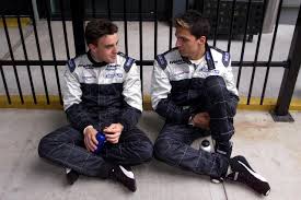 Fernando alonso díaz, né le 29 juillet 1981 à oviedo, est un pilote automobile espagnol, premier champion du monde de formule 1 de l'histoire de son pays, en 2005, au volant d'une renault, titre qu'il conserve l'année suivante avec la même écurie. Fernando Alonso Formula 1