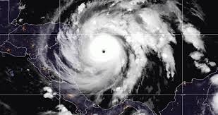 El Huracan Iota Pierde Fuerza Y Baja A Categoria 2 En Nicaragua Destroza Techos E Inunda Calles Sinembargo Mx