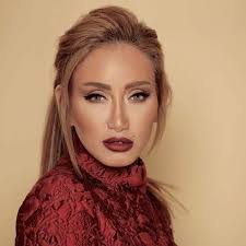 وكانت ريهام سعيد، استنكرت وصف البعض لها بـ«دي بتاعة مشاكل»، مؤكدة أنّ ذلك تسبب لها فى أزمات عدة، وجعل العديد من القنوات العربية تتخلى عن برنامجها، فضلًا عن أن. Ø¨Ø§Ù„ØµÙˆØ± Ø±ÙŠÙ‡Ø§Ù… Ø³Ø¹ÙŠØ¯ Ù„ÙˆÙƒ Ø¬Ø¯ÙŠØ¯ ÙˆØ²ÙˆØ¬ Ø¬Ø¯ÙŠØ¯
